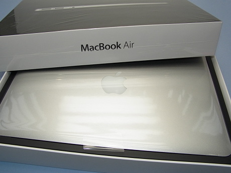 　いよいよMacBook Airとご対面。