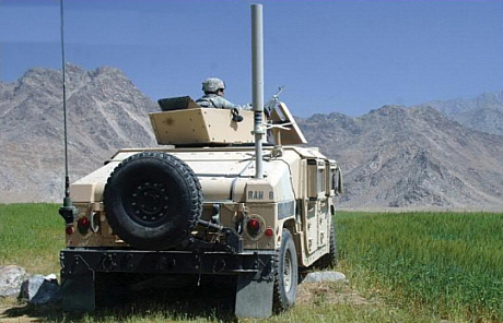 　米陸軍によれば、Dukeによって初めて、プログラムを1回読み込むだけで、「Humvee」などの車両が遭遇する可能性のある既知のIEDの脅威をすべて明らかにすることができるようになったという。このシステムをプログラムし直して、新しい脅威に対応することもできるという。「Blue Force Tracker」などのほかの電子システムとの干渉は最小限に抑えられているそうだ。

　米陸軍は、CERDECグループが開発したDuke V3を2009年に1万2500台実戦配備したと述べている。2010年11月までに、4万台以上のDukeシステムがイラクとアフガニスタンの米陸軍戦闘車両で使用された。