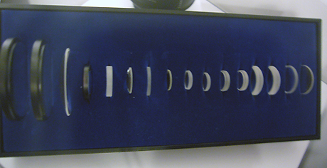 標準付属のライカレンズ。レンズは、ガラスモールド非球面レンズを2枚採用した、12群16枚で構成されている