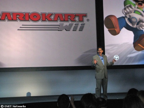 　任天堂は、登場が待たれていた「Mario Kart Wii」を発表した。同ゲームはオンライン対応されるという。