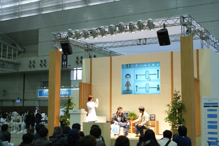 Wiiチャンネルの説明ステージでは、随時イベントが行われていた。写真は似顔絵チャンネルのステージ。