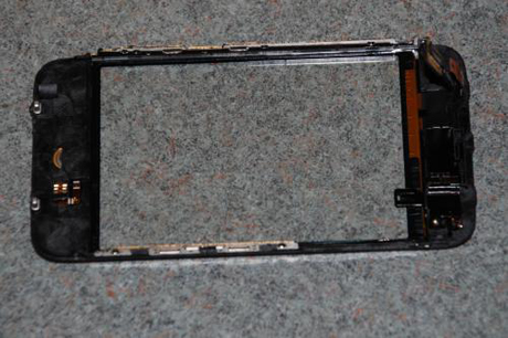 　iPhone 3Gのフロントカバーの裏側の写真。