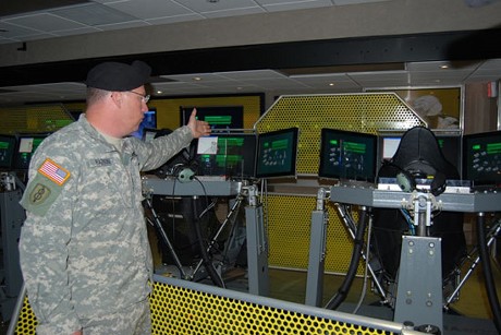 　シミュレータ訓練では、3つの駐屯地がFCS Networkで繋がれていて、オペレータが敵への攻撃を調整可能になっている。このプログラムは500万行以上のソフトウェアコードで実現しているという。