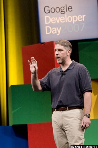 　Googleのエンジニアリング担当バイスプレジデントであるJeff Huber氏は、San Jose Convention Centerで基調講演を行った。この講演は世界各地のそのほかのGoogle Developer Dayカンファレンスにライブ放送された。