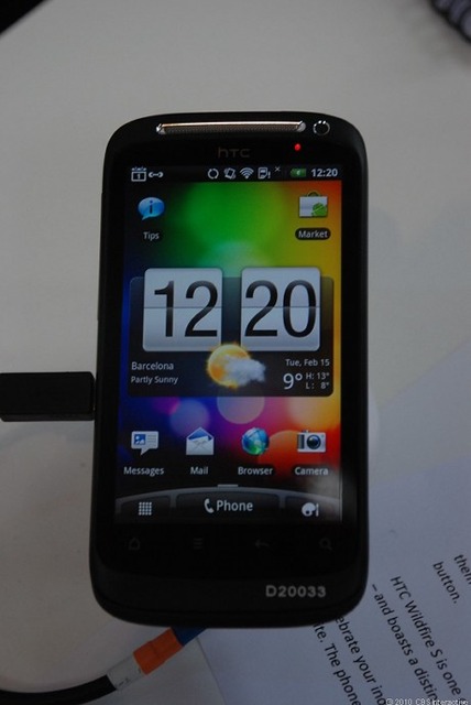 　スペイン・バルセロナ発--世界最大のモバイル関連の展示会である2011 Mobile World CongressでHTCが「HTC Desire S」を発表した。元の「HTC Desire」から大きく変わったわけではないが、丸みを帯びたフォルムにアルミニウムの筐体が採用され、手になじみやすくなっている。1.5GHzのQualcomm MSM8255 Snapdragonプロセッサを搭載する。背面と前面にHDカメラを備え、3.7インチのWVGAディスプレイを採用。