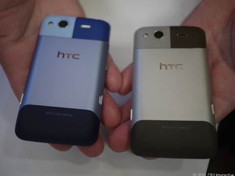 HTC Salsa

　背面には5メガピクセルのカメラ、前面にはビデオ通話に対応したVGAカメラが搭載されている。