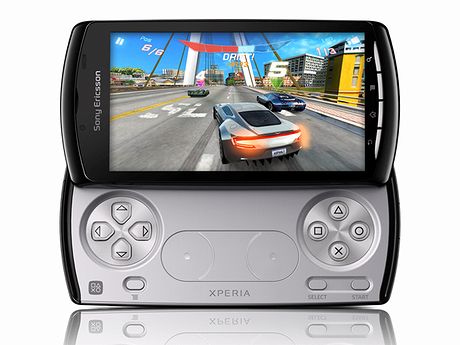 　Sony Ericsson Mobile Communicationsは2月13日、MWCで“プレステフォン”こと「Xperia Play」を発表した。Android 2.3を採用し、4インチの液晶パネルを搭載している。端末をスライドさせるとコントローラが現れる。米国ではVerizon Wirelessから今春発売の予定だが、日本での発売は未定。
