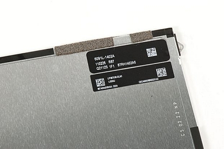 　iPadの液晶ディスプレイの裏面にあるラベルには、次のように刻印されている。

6091L-1402A
110226 R87
Q2112S 1F1 87RH1402A6

LP 097X02-SLN1
LGDNJ
097A2N4303HX4 322A
C8CA99650B9DD31A3
