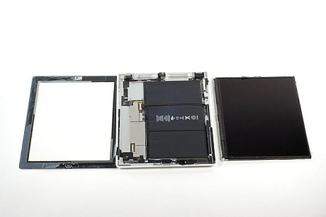 　ケーブルを外せば、iPad 2の液晶ディスプレイをフレームから完全に外すことができる。