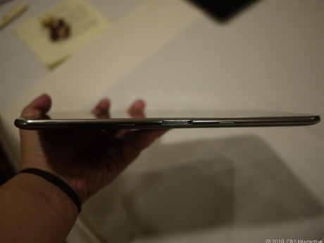 底部

　Galaxy Tab 8.9を下側面から見たところ。