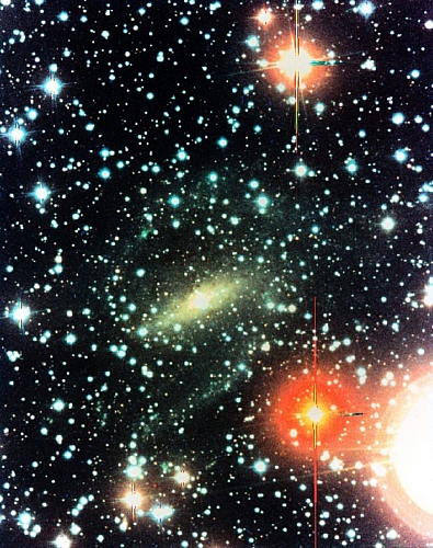 　Hubble宇宙望遠鏡が天の川銀河の後ろに隠れている渦巻銀河を発見した。