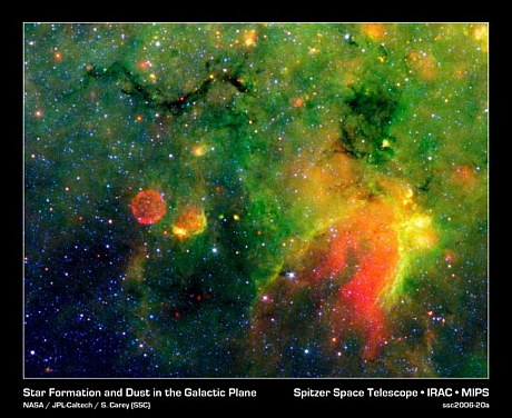 　Spitzer宇宙望遠鏡で撮影した赤外線画像。左上にある、星の「ヘビ」に注目してほしい。NASAの科学者は、この「ヘビ」の腹の部分に形成過程の惑星や恒星があると考えている。