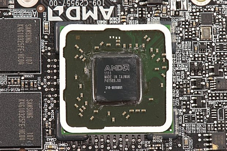 　AMDの「Radeon HD 6770M」GPUチップ。