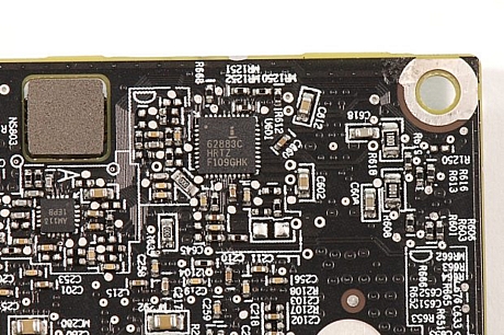 　GPUボード上の「ISL62883」マルチフェーズPWMレギュレータ。