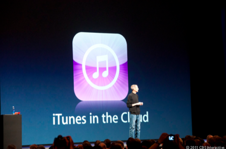 　3つ目のiCloudアプリは、iTunes in the Cloudで、購入した楽曲の履歴を見ることができる（他のデバイスで購入したものも含む）。

　購入済みのアルバムや楽曲を再ダウンロードできるとJobs氏。
