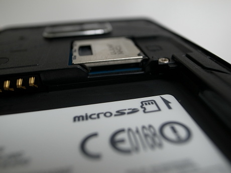 microSDスロット。
