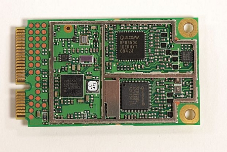 　QualcomのGobi2000無線WANボードの裏面には、Qualcommの「RFR6500」レシーバと、GPSを搭載したQualcommの「RTR6285」UMTS/GSM/EDGEセルラートランシーバが配置されている。