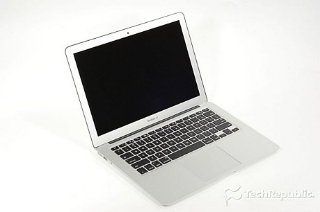 　このMacBook Airには、1440×900ピクセル（ネイティブ）を含む複数の解像度をサポートする13.3インチ（対角）のLEDバックライトディスプレイが搭載されている。