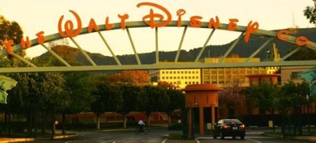 DisneyはAppleの映画のクラウド提供にライセンスを供与するのだろうか。DisneyはAppleのCEOと良好な関係を保っており、また、HBOの独占配信契約の対象になっていないスタジオの1つでもある。