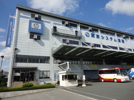 日本ヒューレット・パッカード（日本HP）は8月24日、日本のPC生産拠点である東京・昭島工場（正式名称：昭島事業所）のメディア向け見学ツアーを開催した。同社では、1999年7月にあきる野市の旧コンパック多摩事業所でデスクトップPCの注文仕様生産（CTO）を開始。その後、2003年に現在の昭島工場に拠点を移転した。

東京生産拠点では法人向けデスクトップPCに続き、2001年7月にワークステーション、2006年6月にX86サーバー、2007年3月に個人向けデスクトップPC、2010年6月に一体型デスクトップPCの生産を開始している。そして2011年8月8日に、法人向けノートPCの生産を開始した。