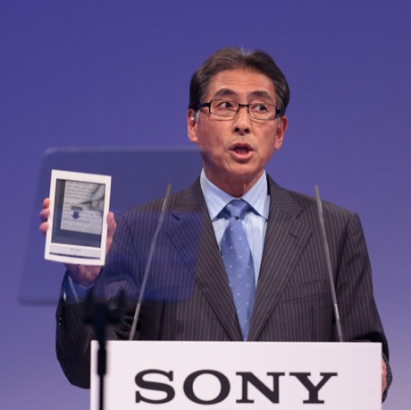 　Sony Europe社長の西田不二夫氏は記者会見で、Wi-Fiを搭載した149ドルの新しい電子書籍端末「Reader Wi-Fi（PRS-T1）」を発表した。