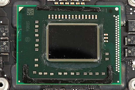 　Intelの「HD Graphics 3000」が統合されたIntel製「Core i5」プロセッサ（1.6GHz）。