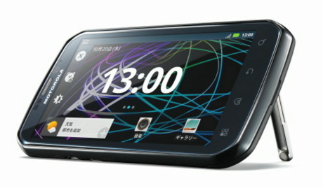 MOTOROLA PHOTON（フォトン） ISW11M（Motorola Mobility製）。タブレットに続きスマートフォンが登場。日本初のモトローラ製のスマートフォンだ。WiMAXとデュアルコアCPUを搭載した。10月上旬以降に発売予定。