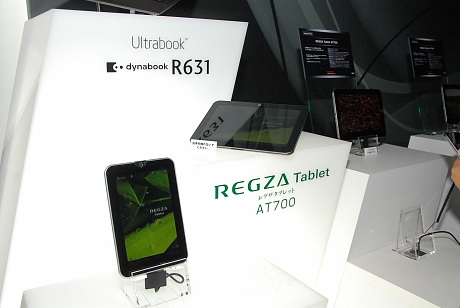 東芝ブースでは、同社のテレビREGZAシリーズと連携してハイビジョン動画が楽しめる「REGZA Table AT700」の展示も行われていた。OSは最新のAndroid 3.2が採用されている。
