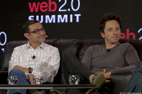 Web 2.0 Summit 2011に登場したGoogleのVic Gundotra氏（左）とSergey Brin氏