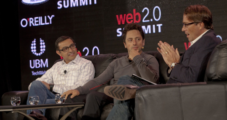 Web 2.0 SummitでのVic Gundotra氏（左）とSergey Brin氏（中央）