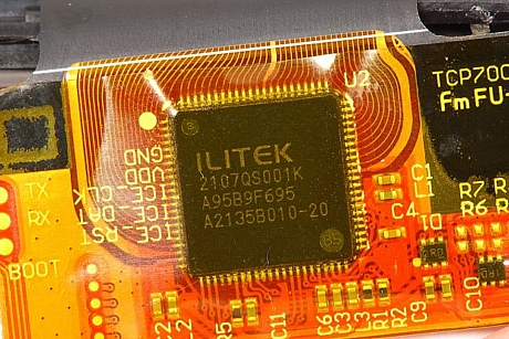 　ILITEKのタッチスクリーンコントローラ（「2107QS001K A95B9F695 A2135B010-20」）。
