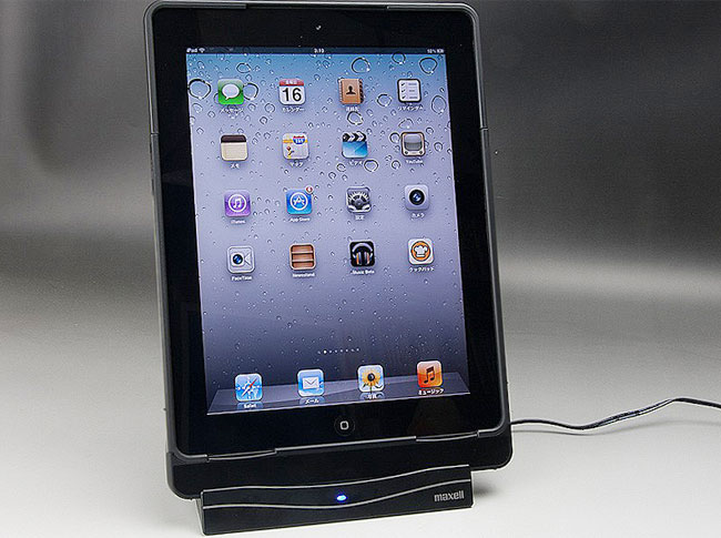 エアボルテージ for iPad 2を装着したiPad 2

