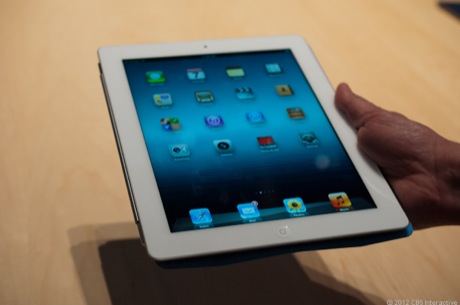 　初代iPadよりも少し重い。