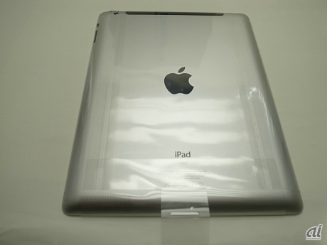 iPadの背面。上部が黒いのはiPad Wi-Fi + 4Gモデルの特長。