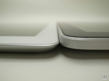 新しいiPad（左）と初代iPad（右）。