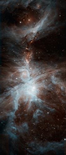 　IRACによって、有名なオリオン星雲の中に、多くの別の若い恒星や、星形成活動が行われている長いフィラメント構造が存在していることが明らかになった。NASAによれば、このフィラメント構造にはまだ形成途上の若い原始星が多数含まれているという。

　IRACは4つの異なる検出器を備えた4チャンネルカメラで、各検出器は特定波長の光を測定している。このカメラで同時撮影を行う場合には、3.6ミクロン、4.5ミクロン、5.8ミクロン、8.0ミクロンの波長を記録する。

　カメラを正常に動作させるために、液体ヘリウムのタンクが冷却装置の役割を果たす。低温の蒸気を発生させて、一連の観測装置全体をおよそ摂氏マイナス268度に冷却する。

　しかしその液体ヘリウム冷却装置の冷却能力を使い果たした今、IRACはSpitzer宇宙望遠鏡の4つある観測装置の中で唯一機能し続けている装置だ。IRACの5.8ミクロンと8.0ミクロンの検出器は温度が上がりすぎて正常に作動しないが、3.6ミクロンと4.5ミクロンの検出器は、今後数年はピークパフォーマンスで動作する見込みだ。

　Spitzer宇宙望遠鏡がその液体ヘリウム冷却液を使い切り、「コールド」ミッションを完了した時点で、IARCの「ウォーム」ミッションが始まった。
