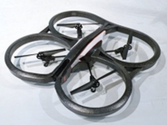 スマホで操る次世代ヘリ「AR.Drone」に新モデル--HD録画に宙返りも