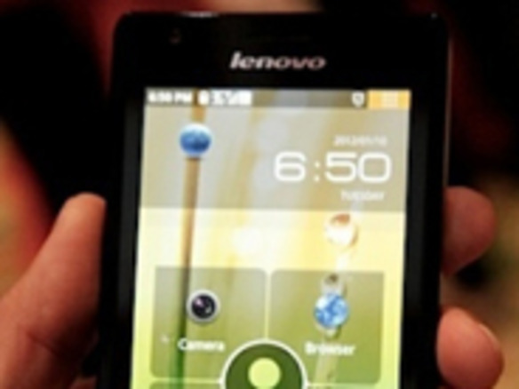 レノボ、インテル製チップ搭載のスマートフォン「K800」を正式発表