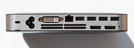 　Chromeboxの背面にはUSBポート、DisplayPortポート、DVIビデオポート、Kensingtonロックがある。