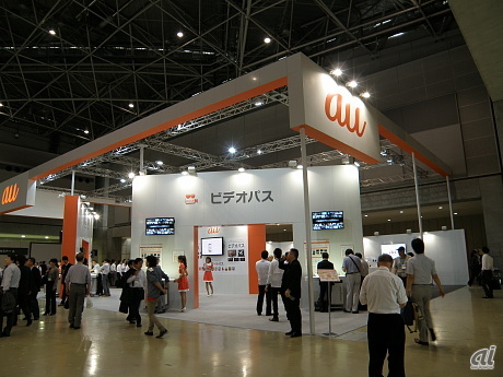 　ワイヤレスやモバイルの最新技術とサービスに関する国内最大級の展示会「ワイヤレスジャパン2012」が、6月1日まで東京ビッグサイトで開催されている。ここではKDDIブースに展示されていた最新技術やサービスを紹介する。