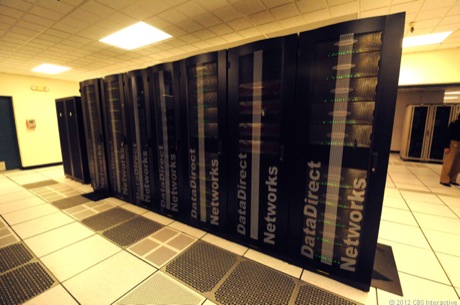 　「DataDirect Network」コンピュータクラスタの列。Fleet Numericalの非機密扱いのスーパーコンピュータデータセンターの一部だ。
