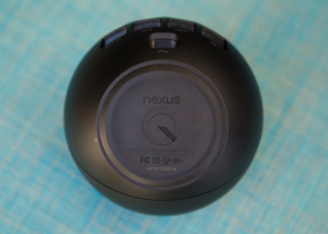 　Nexus QはAndroid携帯で操作できる。Nexus Qは、内蔵のデュアルバンド対応Wi-Fi、Bluetooth、近距離無線通信（NFC）サポートを搭載している。