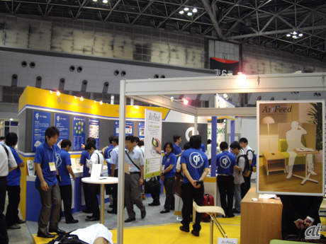 　7月11～13日まで、東京・有明の東京ビッグサイトにて要素技術専門展示会「TECHNO FRONTIER 2012」が開催されている。その中で集中展示されている「ワイヤレス給電技術ゾーン」。対応製品も少しずつ発売され、新たな充電の形として注目されるワイヤレス給電の出展内容を写真で紹介する。