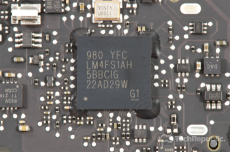 　Texas Instruments/Stellarisの「LM4FS1AH」マイクロコントローラ（「980 YFC LM4FS1AH 5BBCIG 22AD29W G1」）。