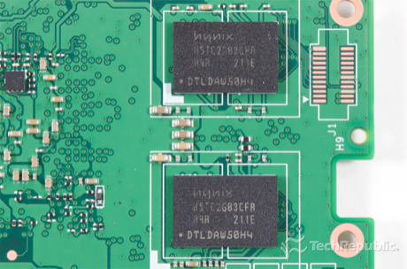　Hynixの1GバイトDDR3L SDRAM（「H5TC2G83CFR」×4）。