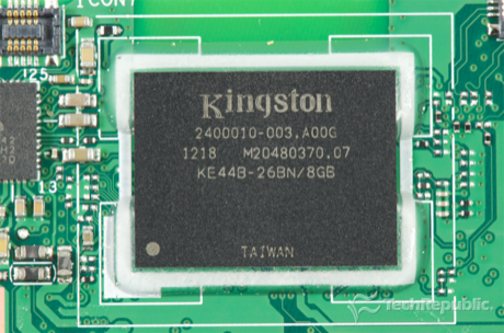 　Kingstonの8Gバイト「KE44B-26BN/8GB」Embedded Multi-Media Card（eMMC）（「2400010-003.A00G 1218 M20480370.07 KE44B-26BN/8GB」）。