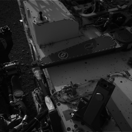　ナビゲーションカメラ「Left A」で撮影された、Curiosityの機体上部が写る別の写真。