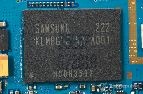 　サムスンの32Gバイトの「KLMBG4GE4A-A00x」eMMC。