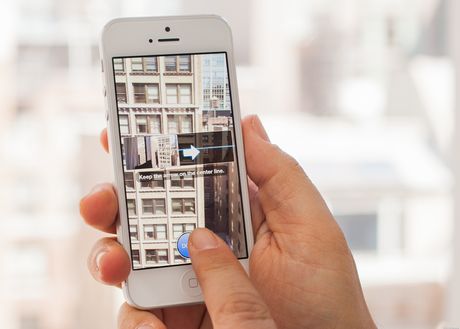 　Appleの新しいパノラマモードは、iPhoneを縦に持って撮影すると、360度のワイド画像につなぎ合わせてくれるという、魔法のような機能だ。筆者が試したことのあるほかのサードパーティー製アプリよりも、はるかに洗練されている。