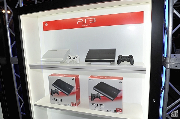 　先日発表された新型PS3も展示。